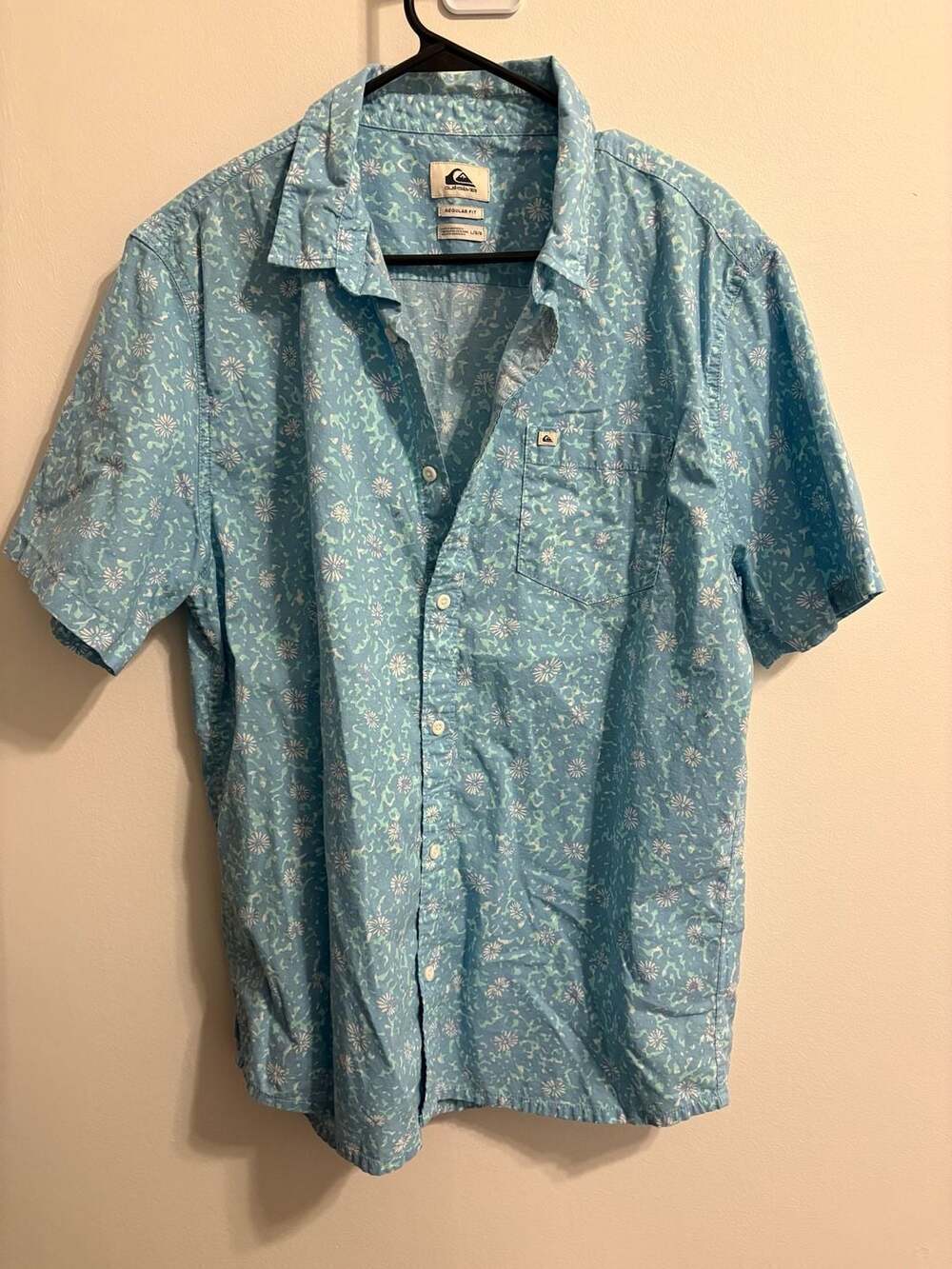 Quiksilver Men's Blue Floral Pattern Regular Fit Button Down Shirt